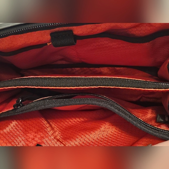 NWT Alpaka Elements tech Case Sling Bag Purse murse - Picture 6 of 8